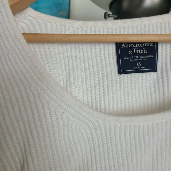 Off-white abercrombie knit sweater XS - Picture 2 of 2